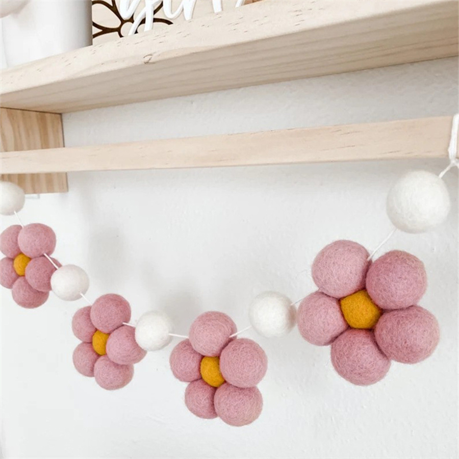 Handmade Felt Daisy Garland Bo - огляд і ціна Baby Nursery Garland