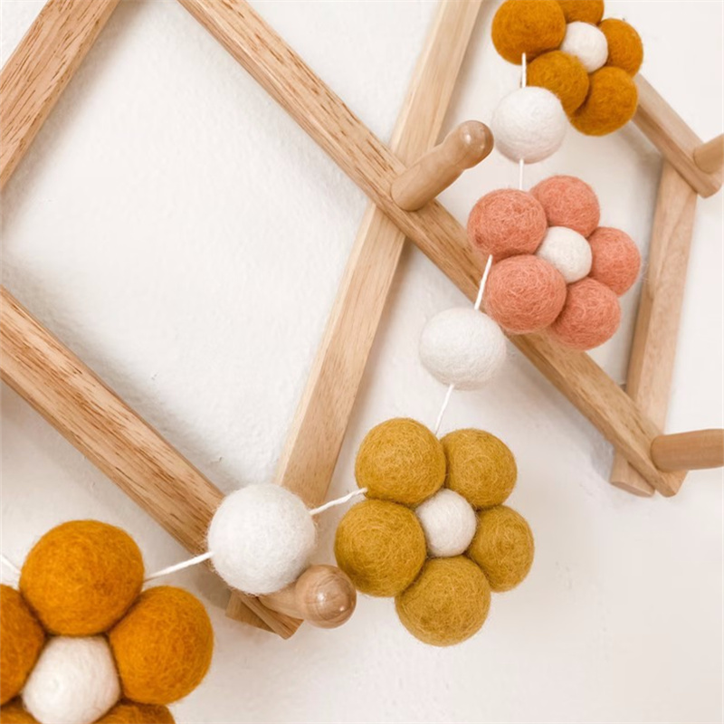 Handmade Felt Daisy Garland Bo - огляд і ціна Baby Nursery Garland